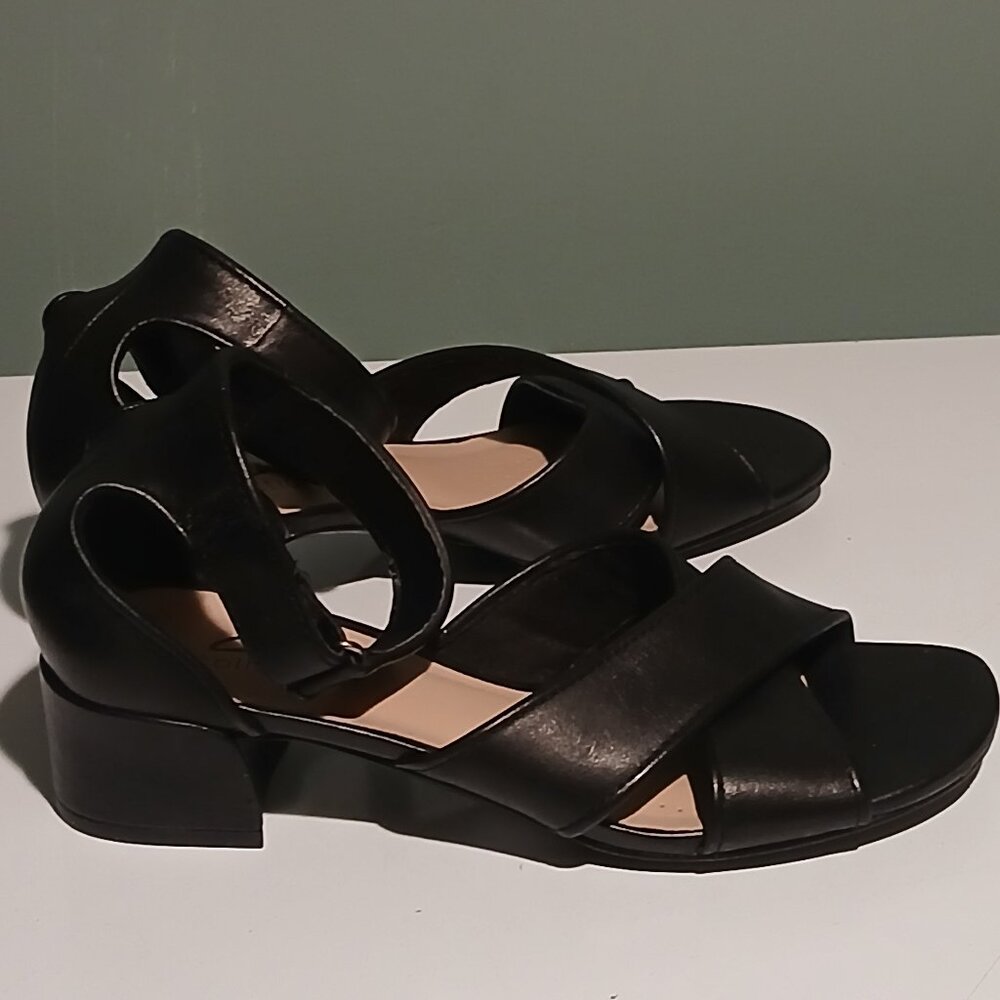 Black Clarks Caroleigh Anya Sandals Size 6.5M